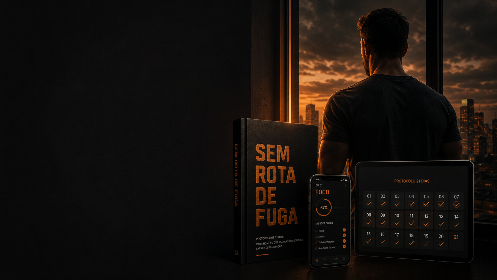 Homem olhando a cidade ao pôr do sol, com o livro, o app e o calendário do protocolo Sem Rota de Fuga